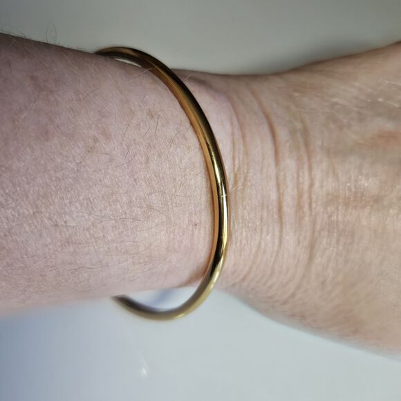 **Sale** Vintage Monet Gold Tone Metal Bangle Bracelet 7.75" Fashion Jewelry - Picture 5 of 13